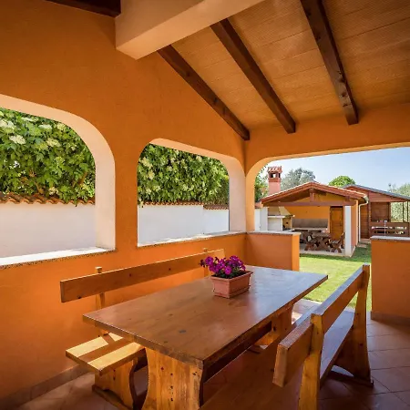 Casa de Férias Nina - Pul507 By Interhome