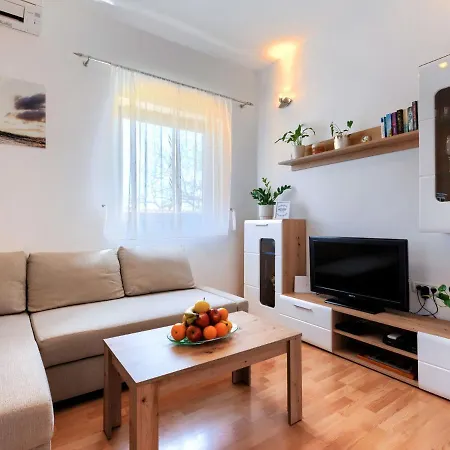 Holiday home Nina - Pul507 By Interhome *