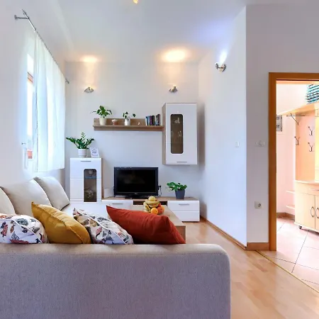 Nina - Pul507 By Interhome *