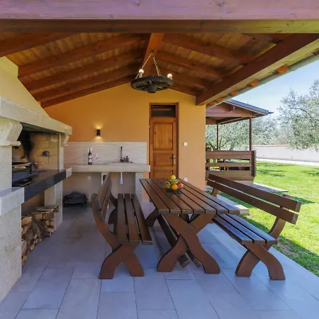Nina - Pul507 By Interhome *