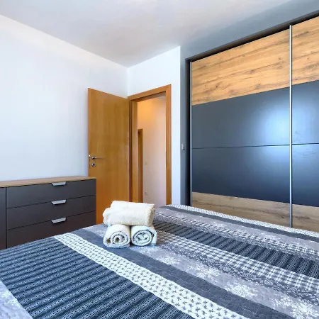 Nina - Pul507 By Interhome *